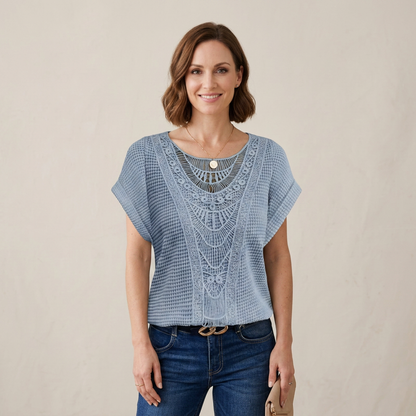 Blouse en dentelle fine pour femme, coloris Bleu clair, porté mannequin