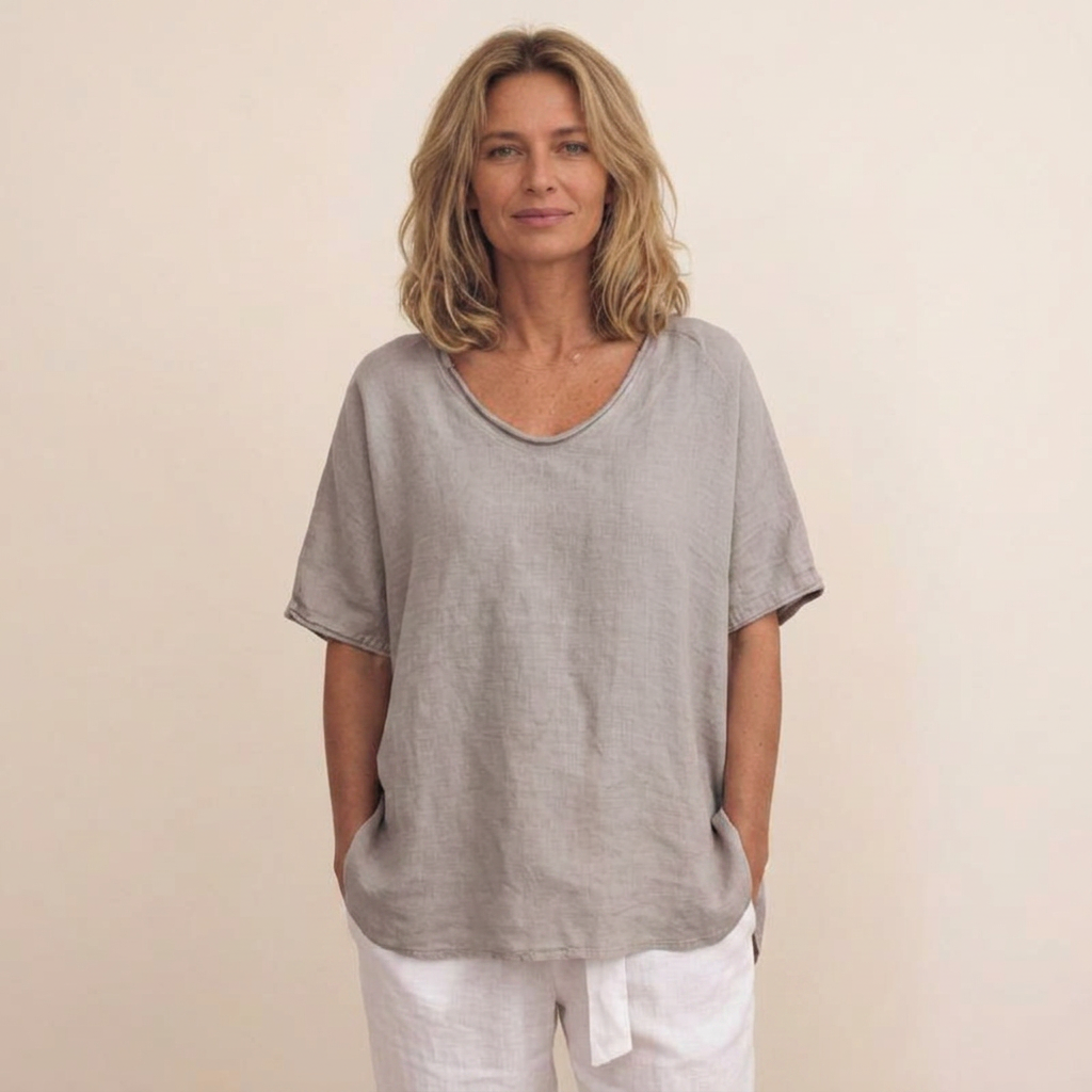T-shirt ample en lin pour femme, coupe fluide et légère, porté mannequin