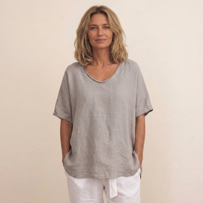 T-shirt ample en lin pour femme, coupe fluide et légère, porté mannequin