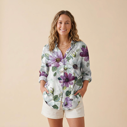 Chemise fluide imprimée viscose, imprimé Fleurs violettes, porté mannequin