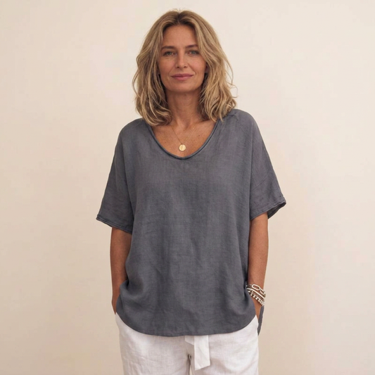 T-shirt ample en lin pour femme, coupe fluide et légère, porté mannequin