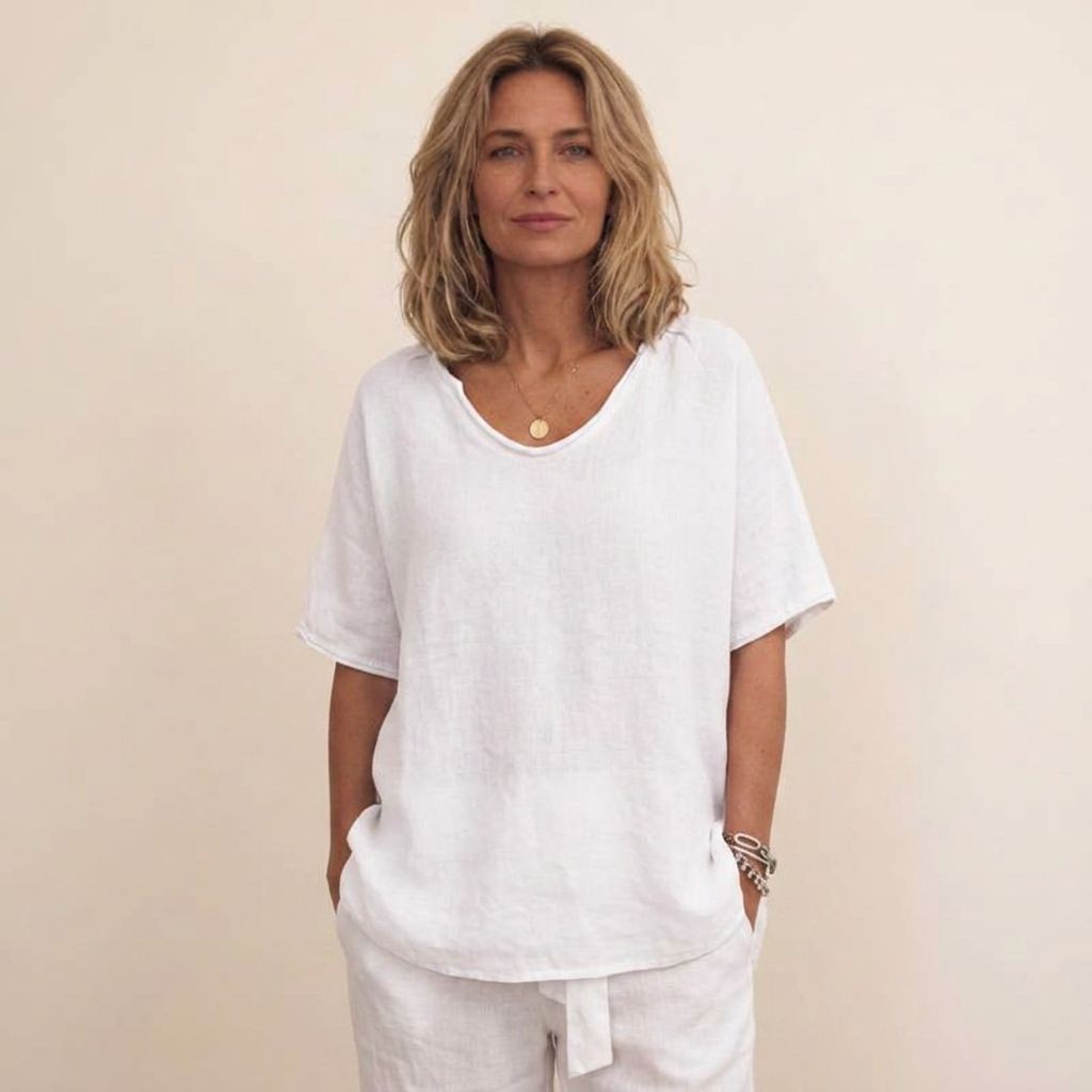 T-shirt ample en lin pour femme, coupe fluide et légère, porté mannequin