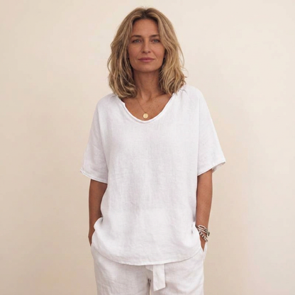 T-shirt ample en lin pour femme, coupe fluide et légère, porté mannequin