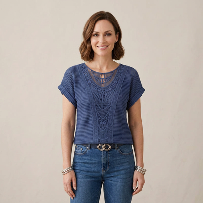 Blouse en dentelle fine pour femme, coloris Bleu marine, porté mannequin